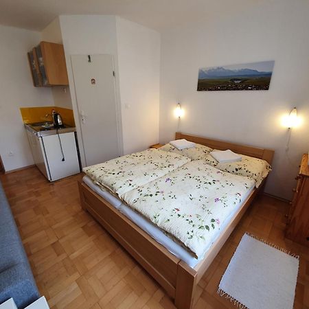 Appartamento Zlty Dom Vrbov Esterno foto