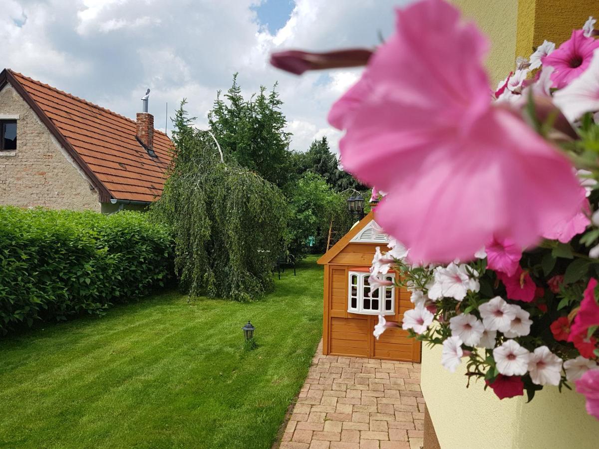 Appartamento Zlty Dom Vrbov Esterno foto