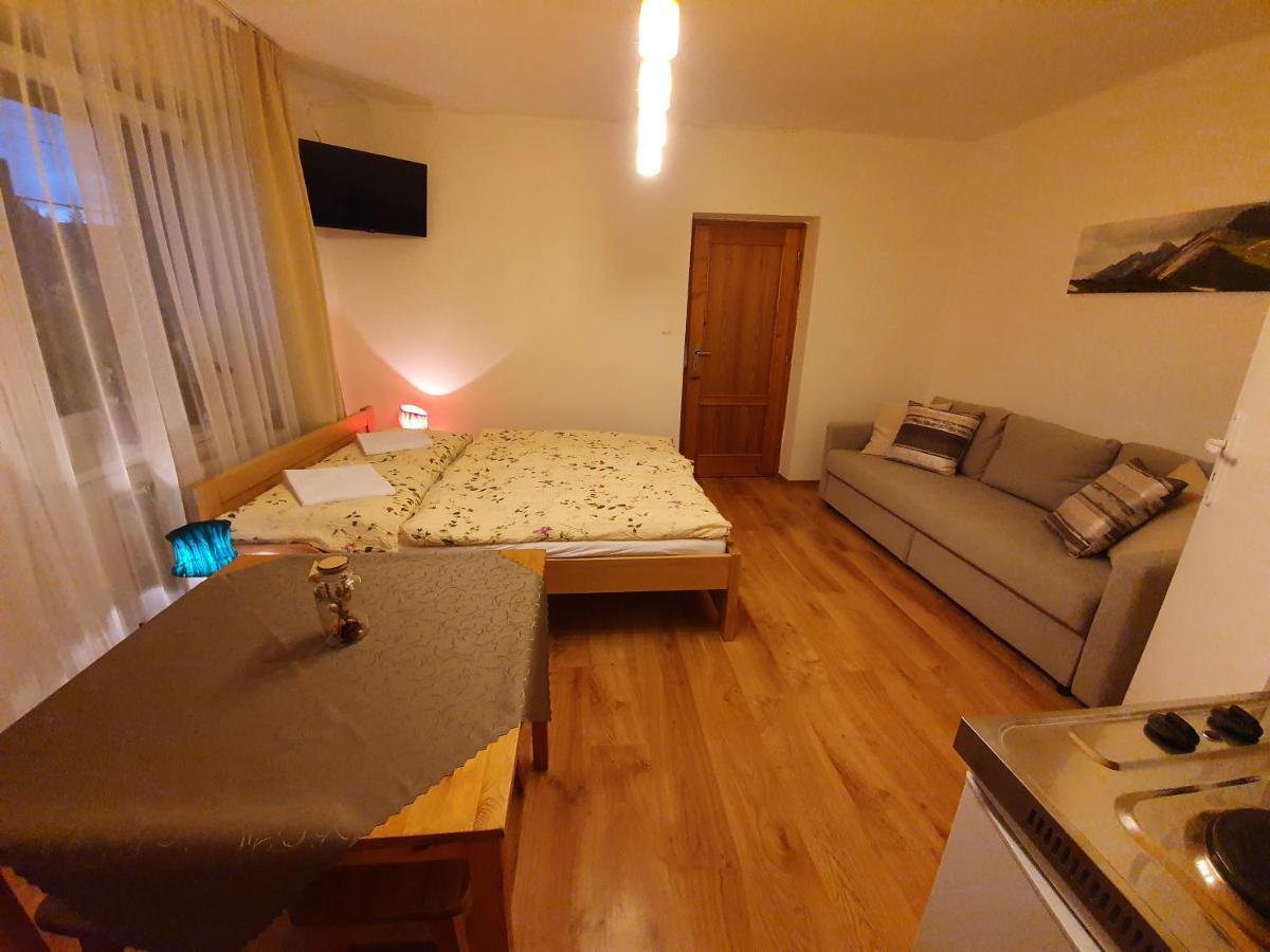 Appartamento Zlty Dom Vrbov Esterno foto
