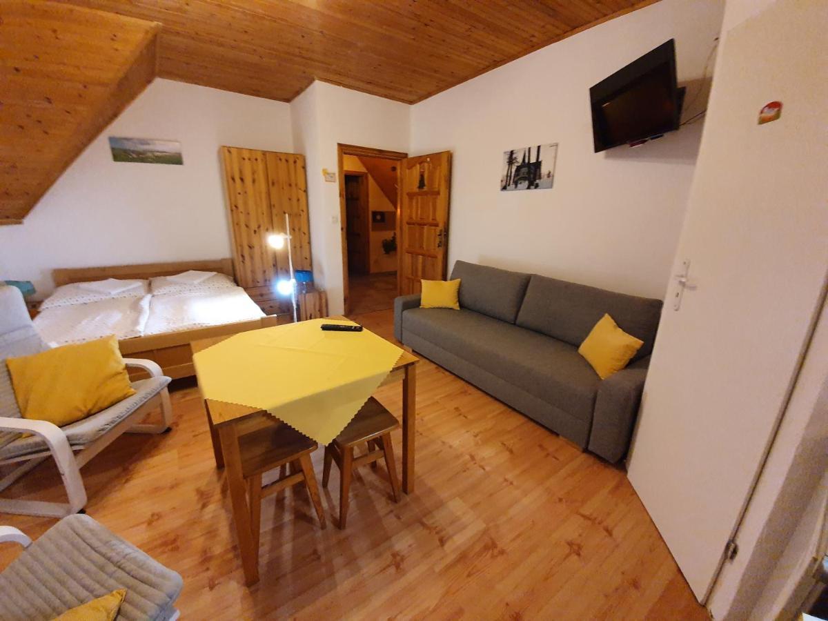 Appartamento Zlty Dom Vrbov Esterno foto