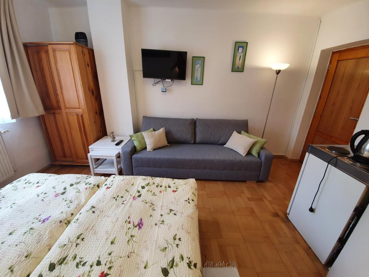 Appartamento Zlty Dom Vrbov Esterno foto