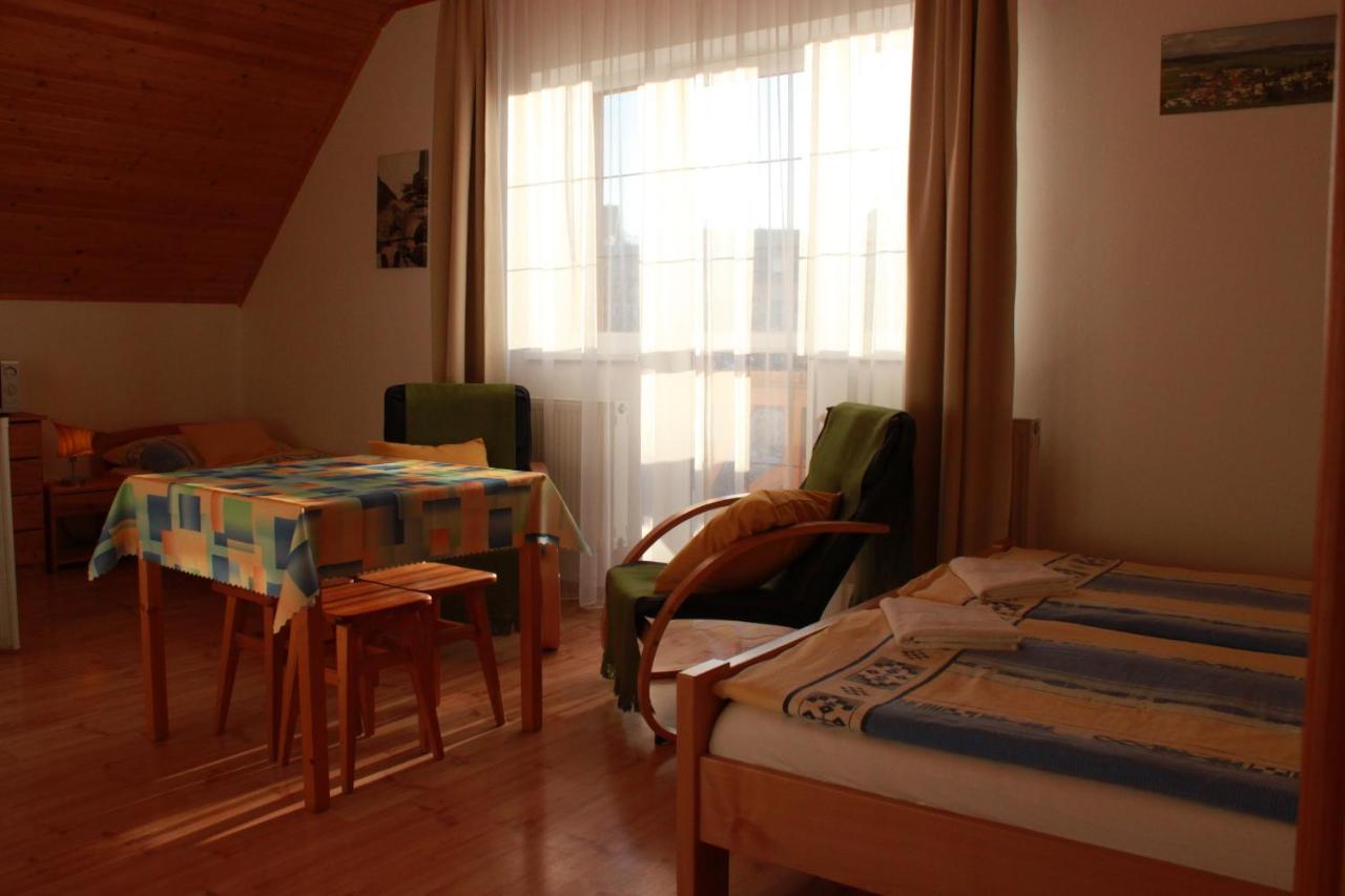 Appartamento Zlty Dom Vrbov Esterno foto